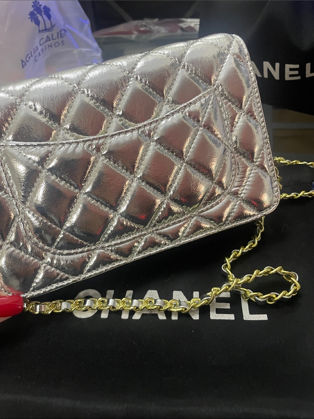 😍🔥 Chanel Metallic Silver & Gold OR red Quilted Crossbody Bag. Vegan leather - Picture 11 of 14
